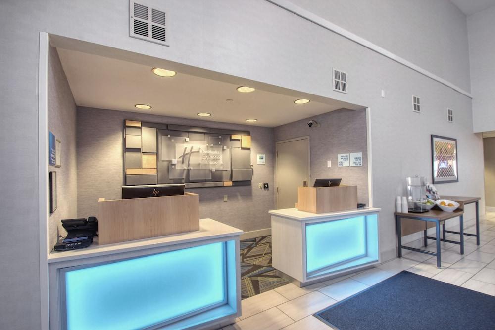 Holiday Inn Express Hotel & Suites Oshkosh - State Route 41 By Ihg Dış mekan fotoğraf