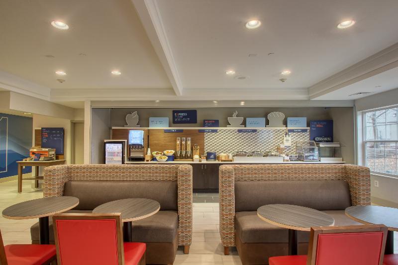 Holiday Inn Express Hotel & Suites Oshkosh - State Route 41 By Ihg Dış mekan fotoğraf