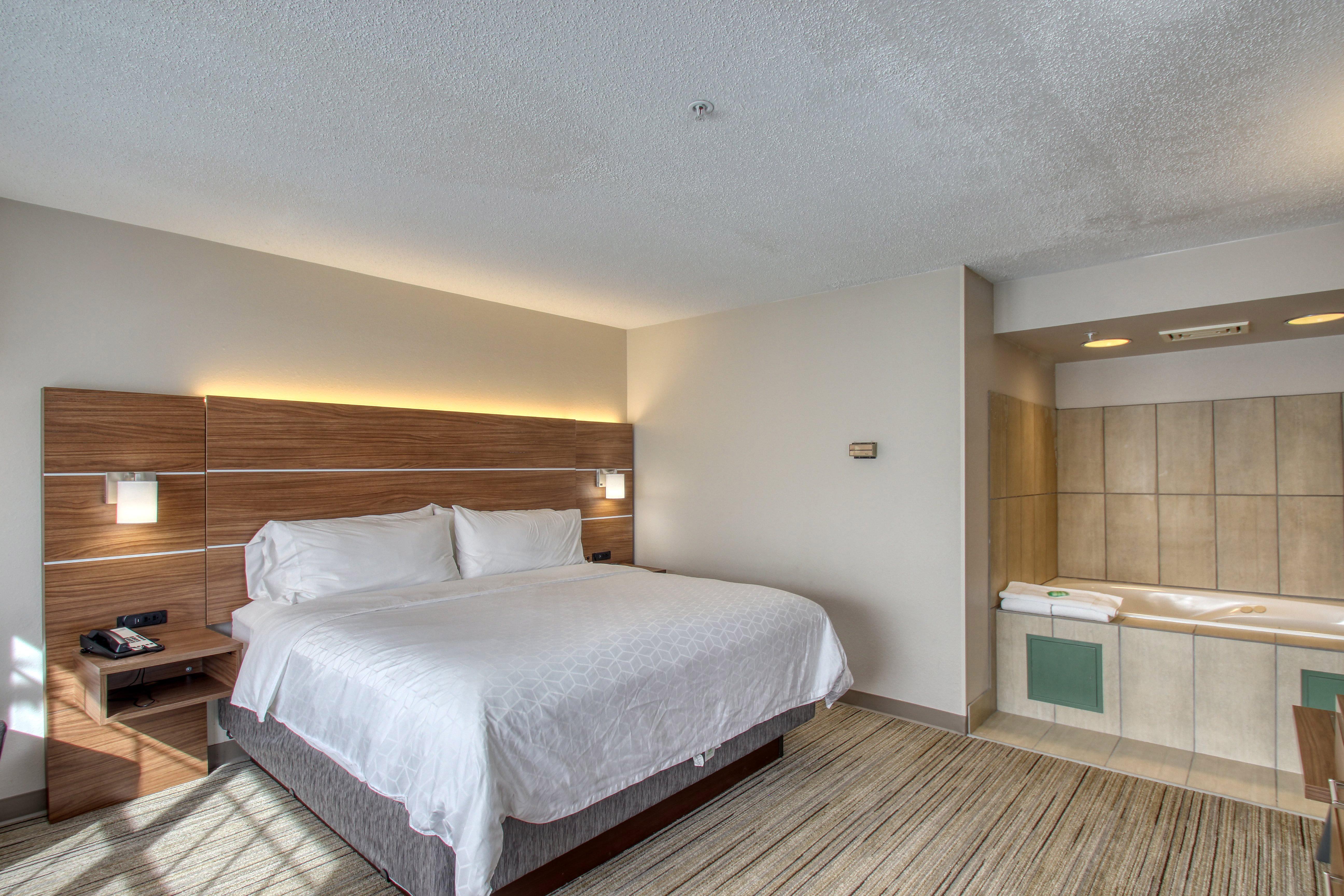 Holiday Inn Express Hotel & Suites Oshkosh - State Route 41 By Ihg Dış mekan fotoğraf