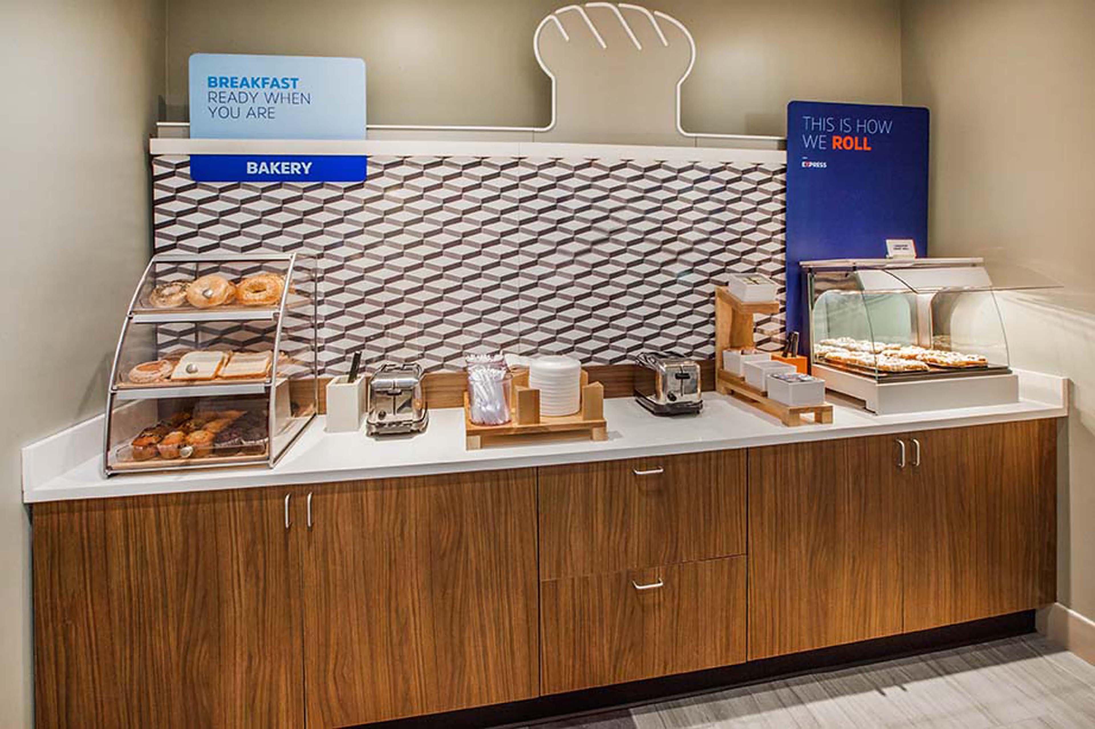 Holiday Inn Express Hotel & Suites Oshkosh - State Route 41 By Ihg Dış mekan fotoğraf