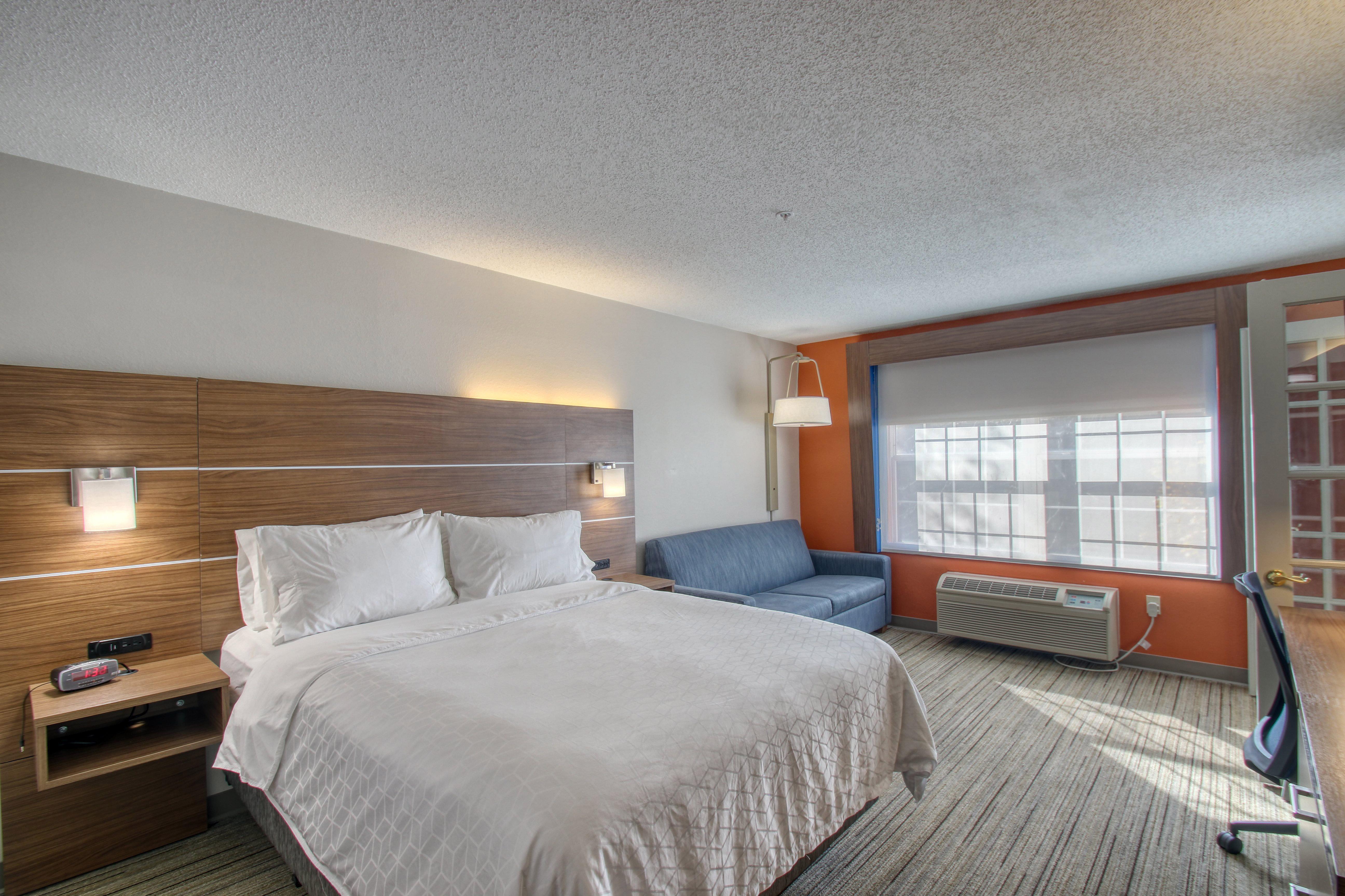 Holiday Inn Express Hotel & Suites Oshkosh - State Route 41 By Ihg Dış mekan fotoğraf