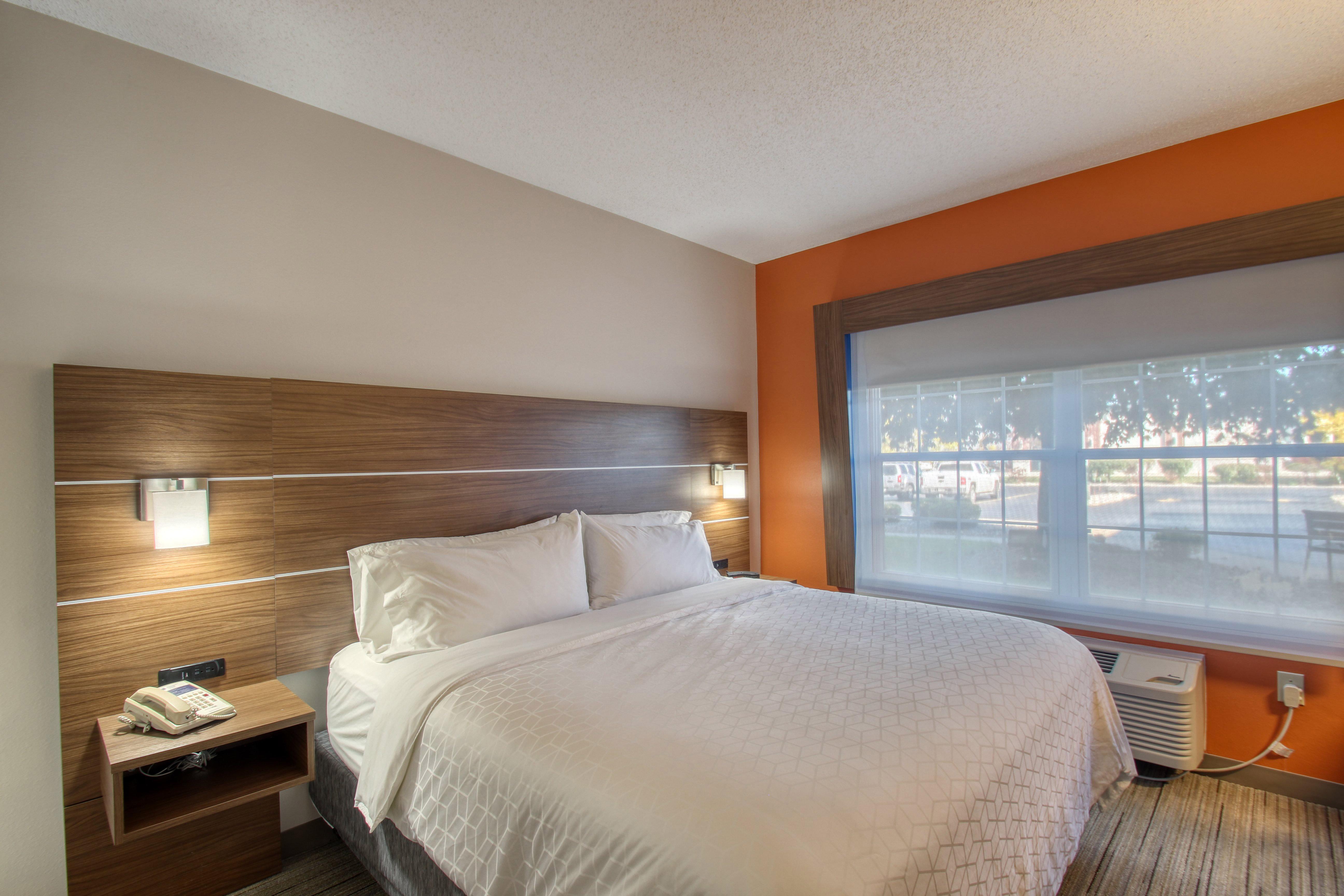 Holiday Inn Express Hotel & Suites Oshkosh - State Route 41 By Ihg Dış mekan fotoğraf