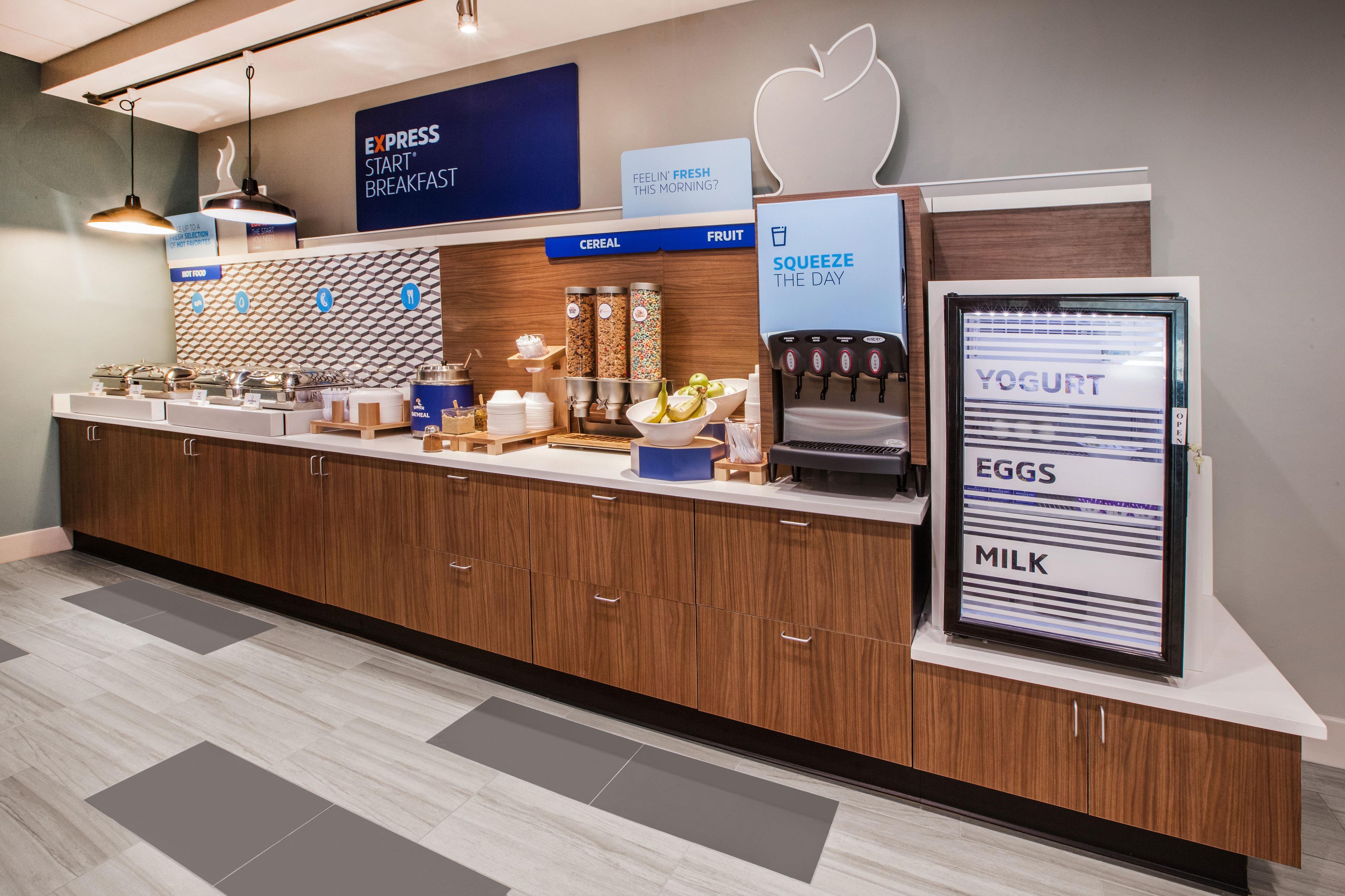 Holiday Inn Express Hotel & Suites Oshkosh - State Route 41 By Ihg Dış mekan fotoğraf