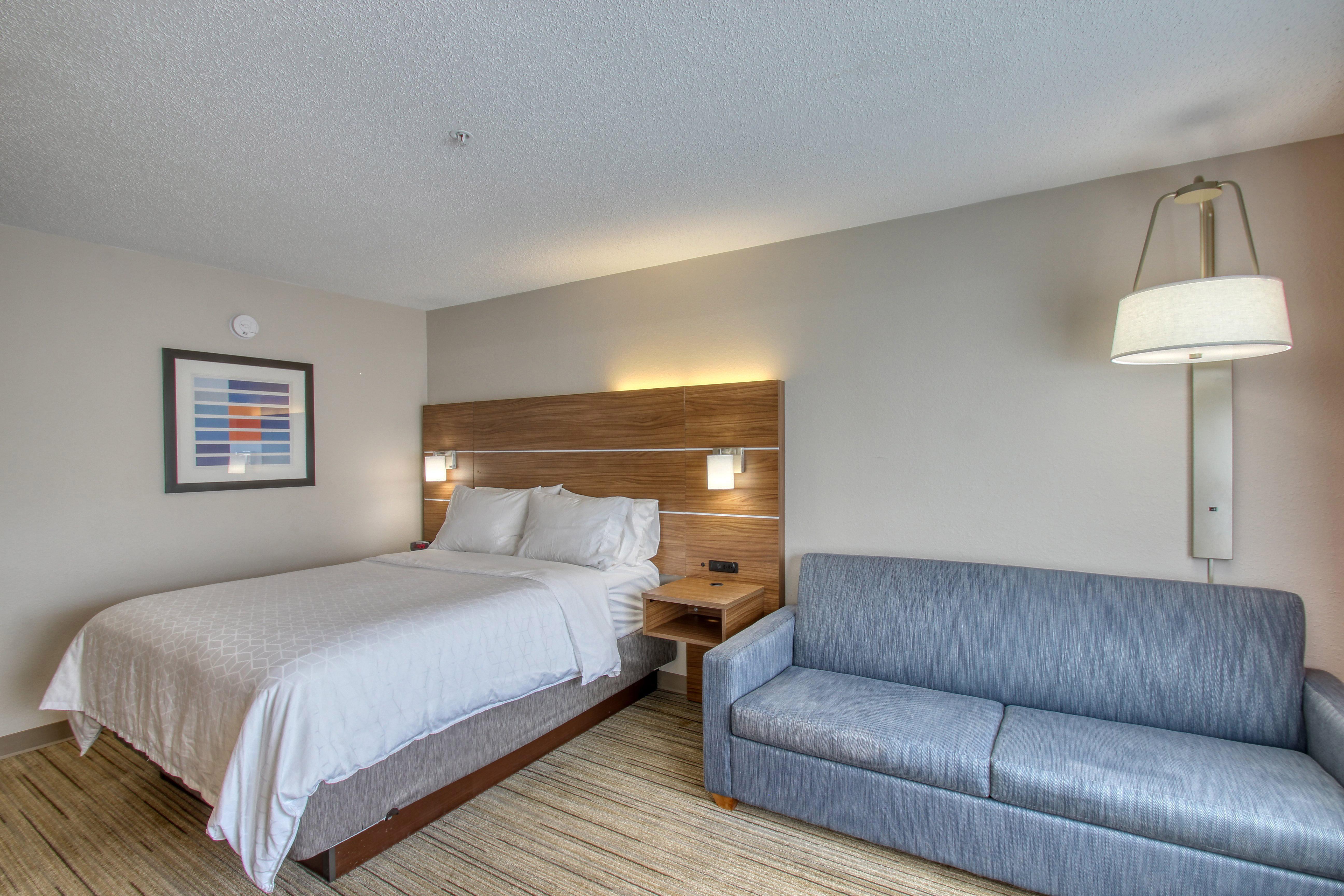Holiday Inn Express Hotel & Suites Oshkosh - State Route 41 By Ihg Dış mekan fotoğraf