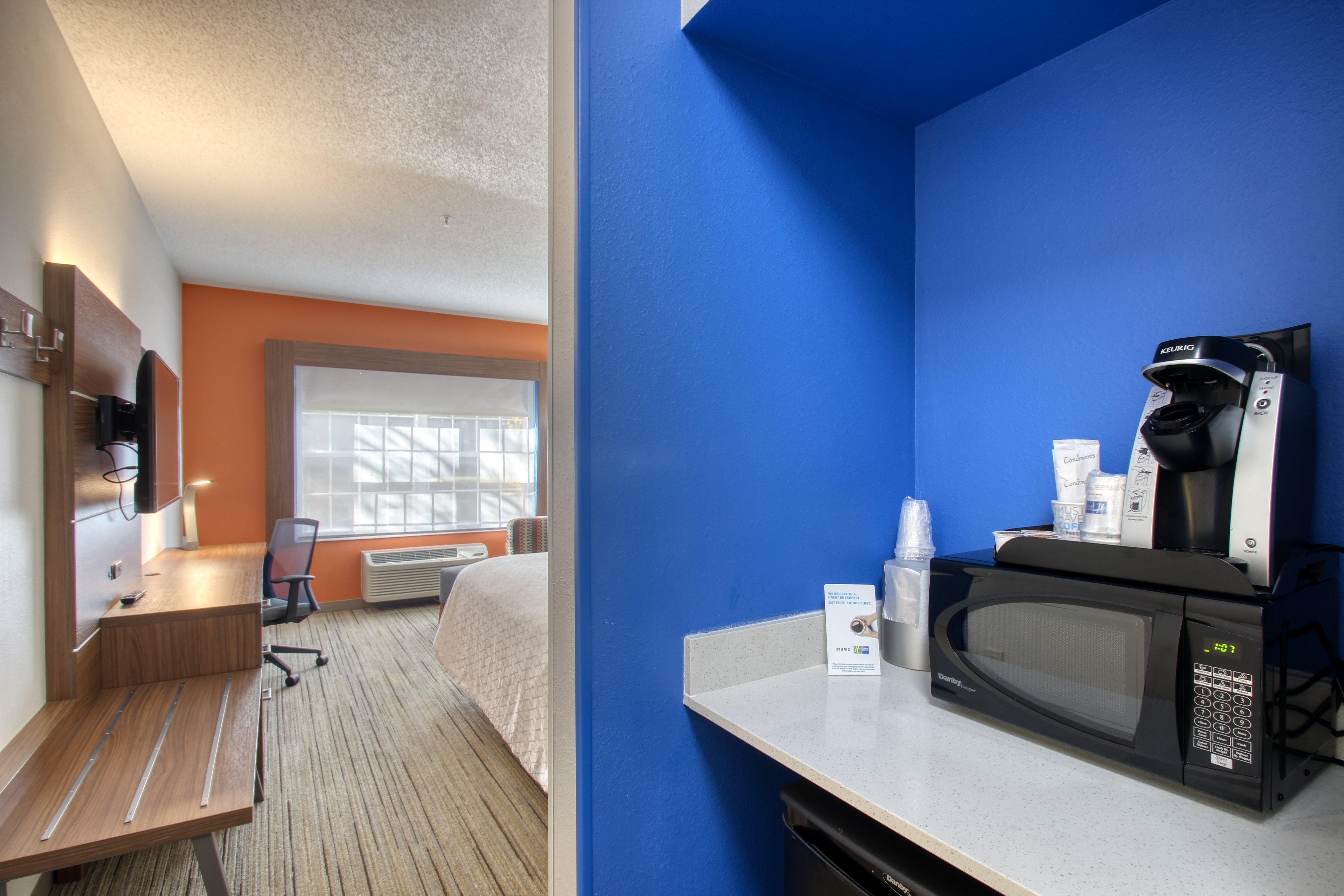 Holiday Inn Express Hotel & Suites Oshkosh - State Route 41 By Ihg Dış mekan fotoğraf