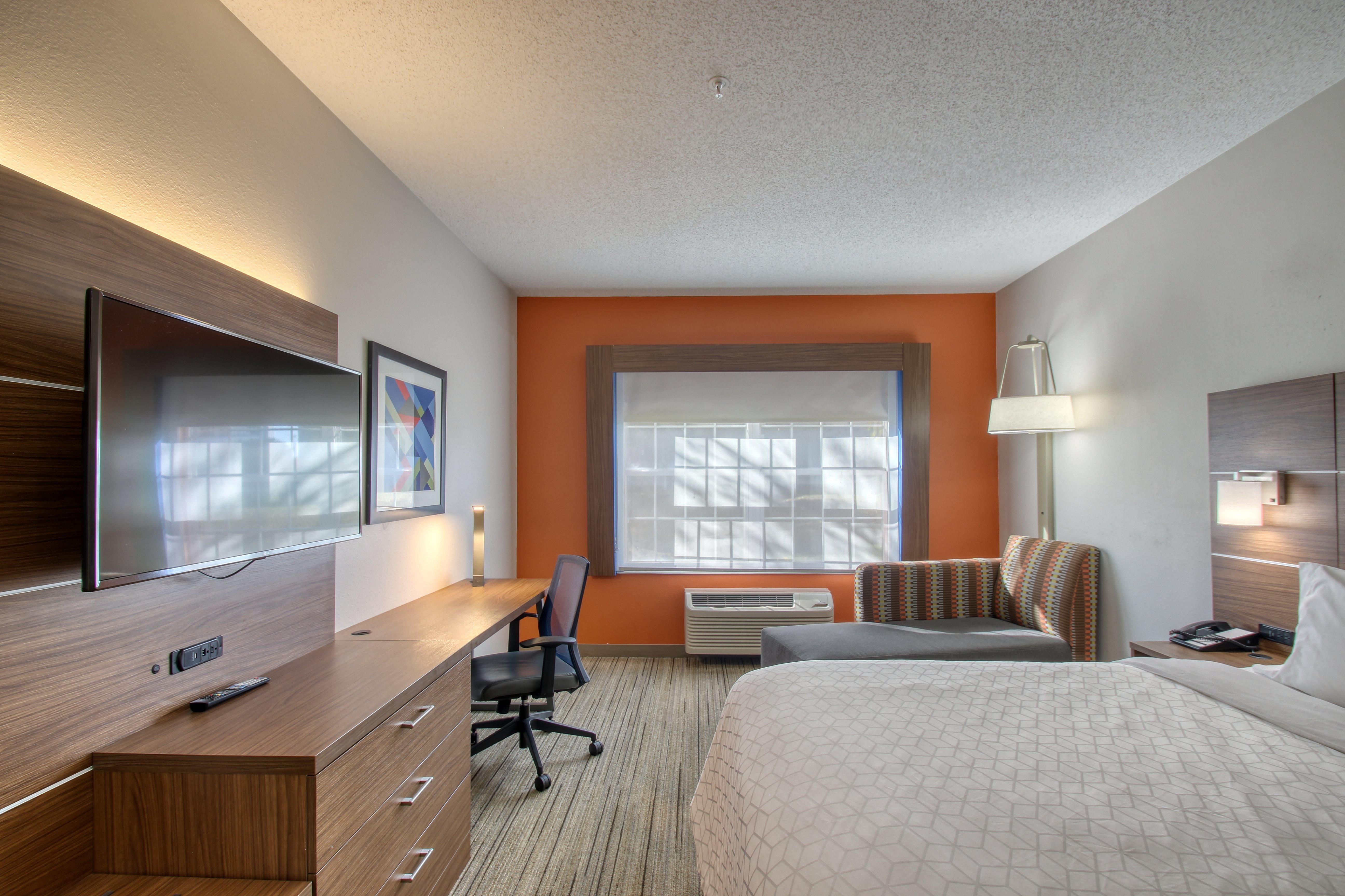 Holiday Inn Express Hotel & Suites Oshkosh - State Route 41 By Ihg Dış mekan fotoğraf