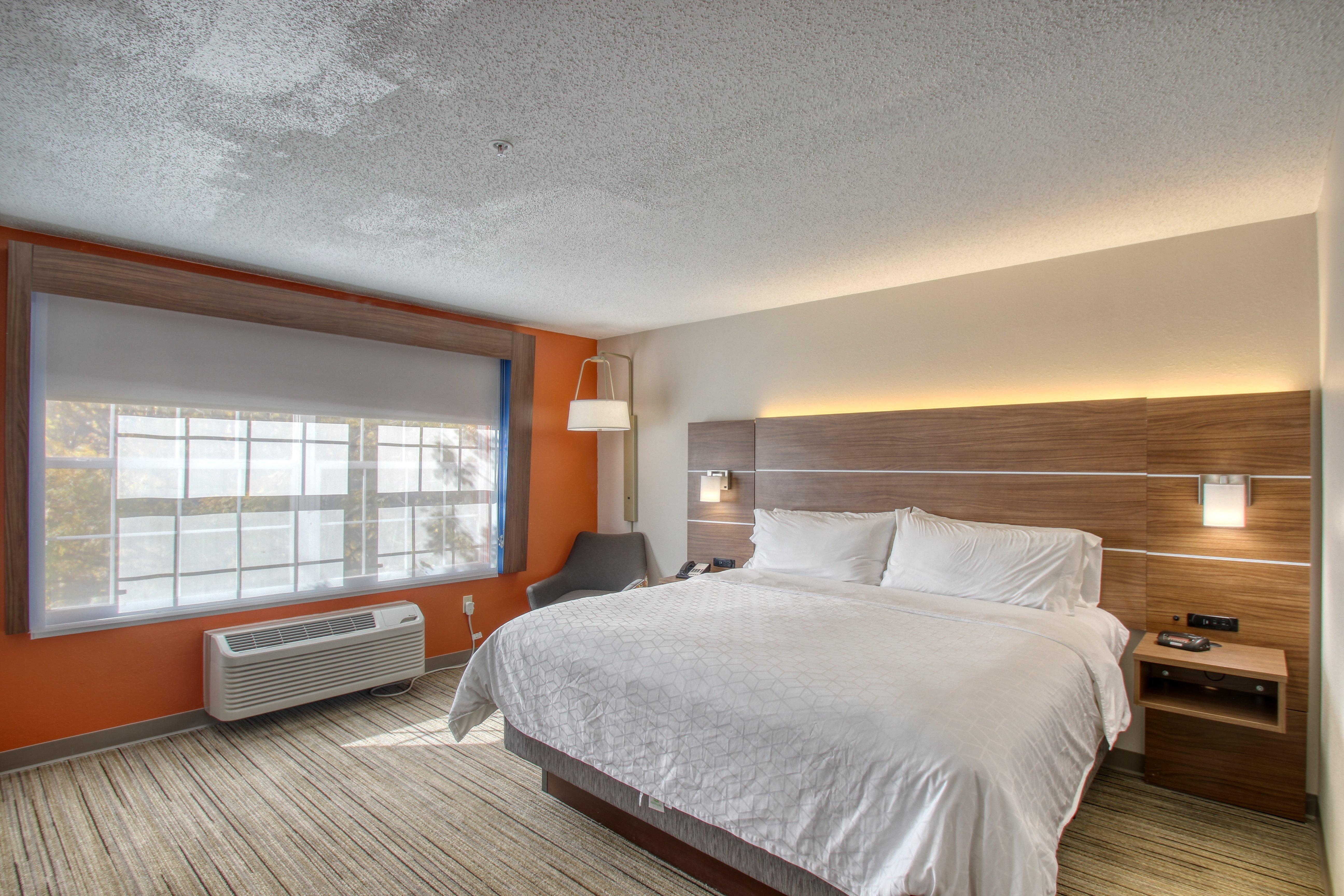 Holiday Inn Express Hotel & Suites Oshkosh - State Route 41 By Ihg Dış mekan fotoğraf