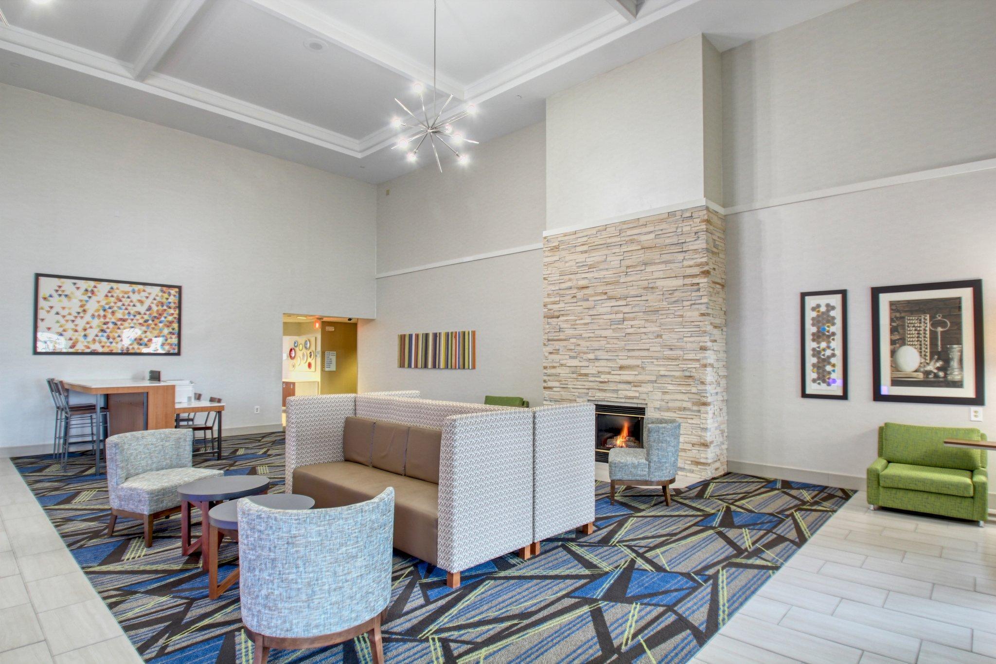 Holiday Inn Express Hotel & Suites Oshkosh - State Route 41 By Ihg Dış mekan fotoğraf