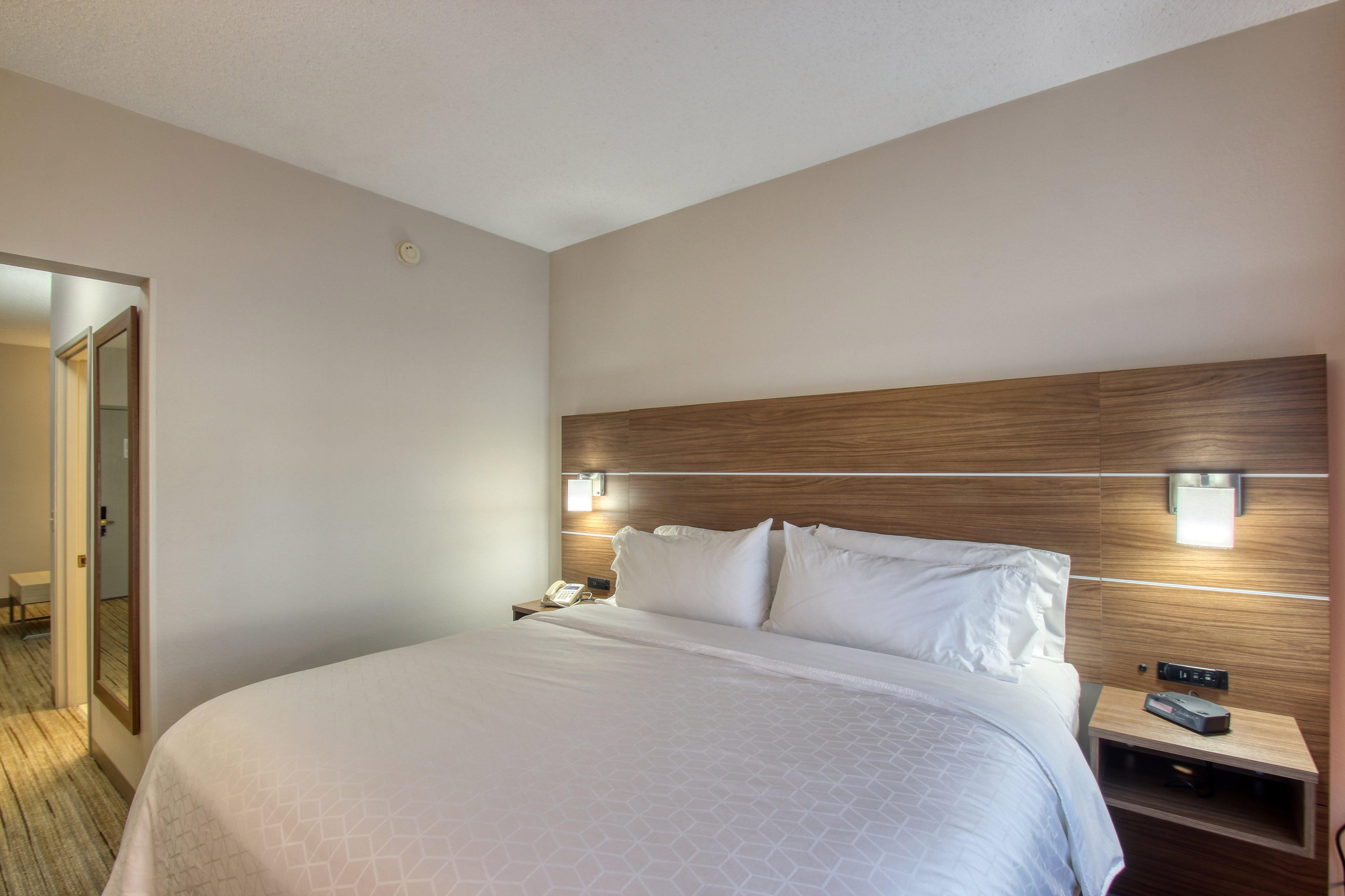 Holiday Inn Express Hotel & Suites Oshkosh - State Route 41 By Ihg Dış mekan fotoğraf