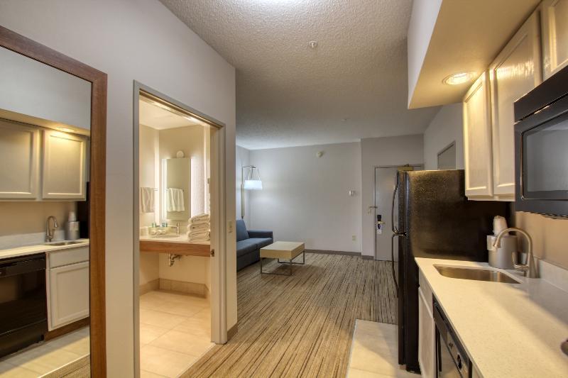 Holiday Inn Express Hotel & Suites Oshkosh - State Route 41 By Ihg Dış mekan fotoğraf