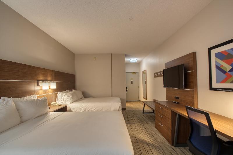 Holiday Inn Express Hotel & Suites Oshkosh - State Route 41 By Ihg Dış mekan fotoğraf