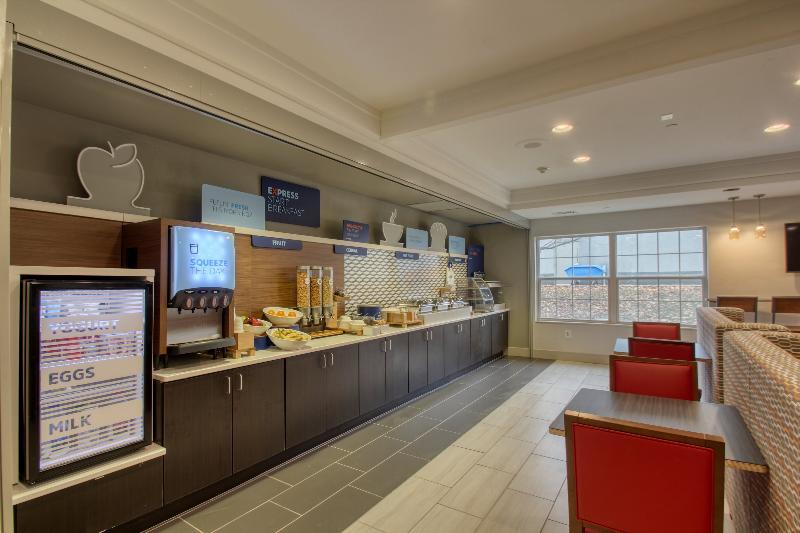 Holiday Inn Express Hotel & Suites Oshkosh - State Route 41 By Ihg Dış mekan fotoğraf